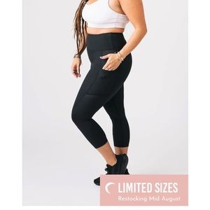 Black Pocket Light n Tight Hi-rise Capri 20" RC